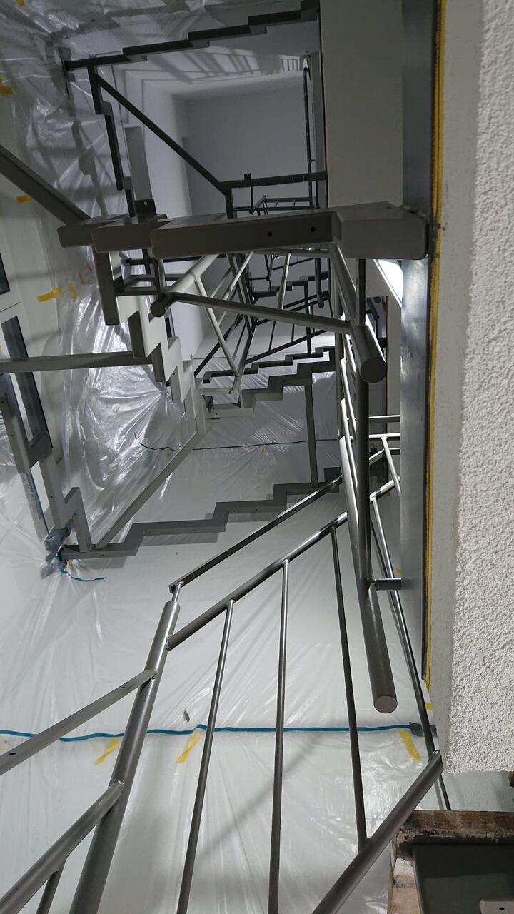 Lackierarbeiten – Stahltreppenkonstruktion nachher